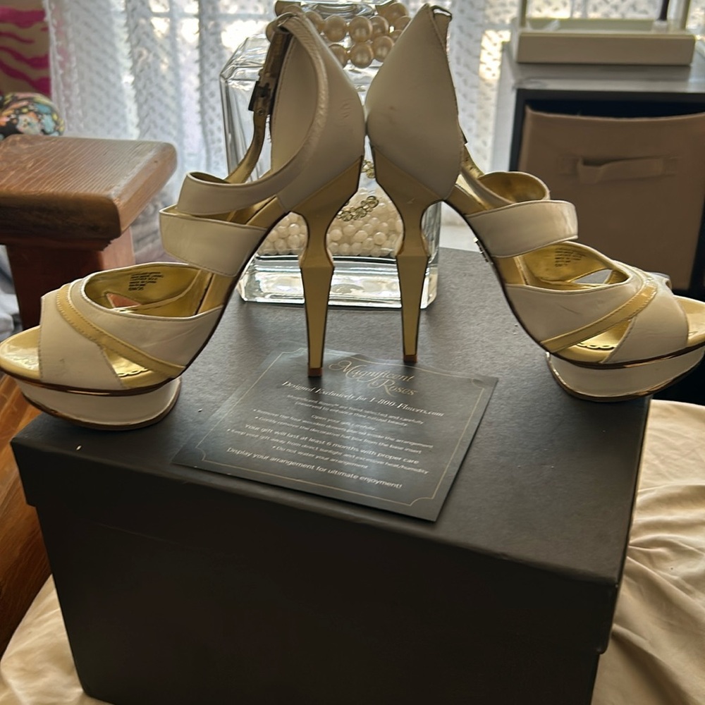 Vintage BeBe shoes twice size 6